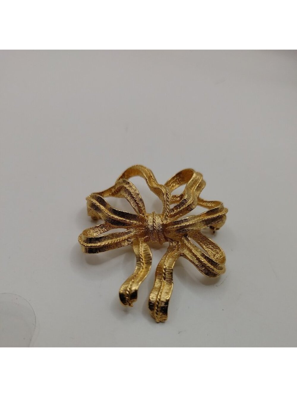 VTG BROOCH/PIN Gold- Tone  Ribbon Bow